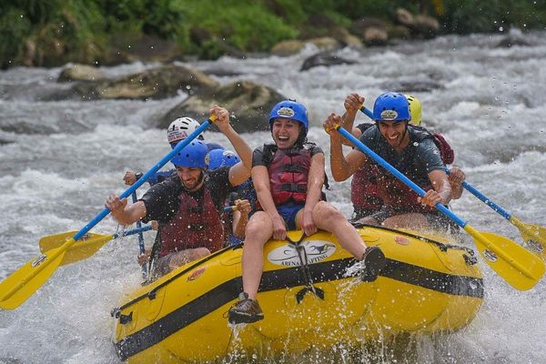 4Geeks and Arenal Rafting let explorers to live outdoor adventure experiences